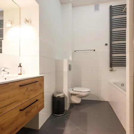 公寓 By Tyzenhauz *