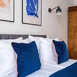 By Tyzenhauz Apartment